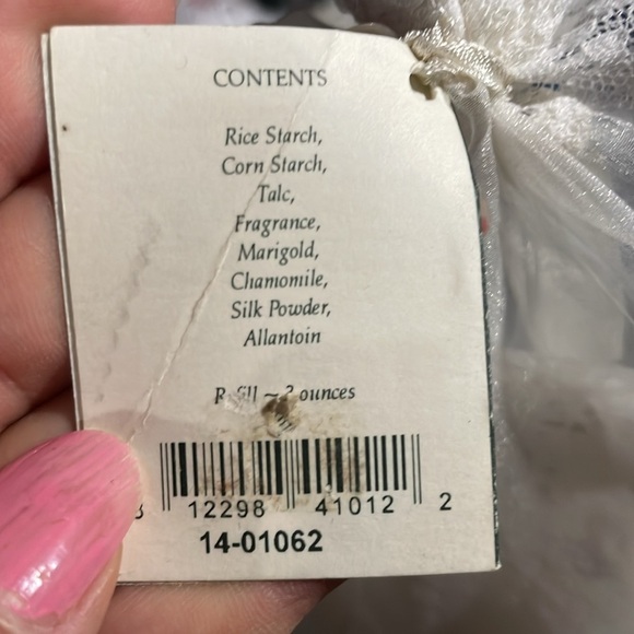 Vintage Lady Primrose’s Dusting Silk - Picture 5 of 5